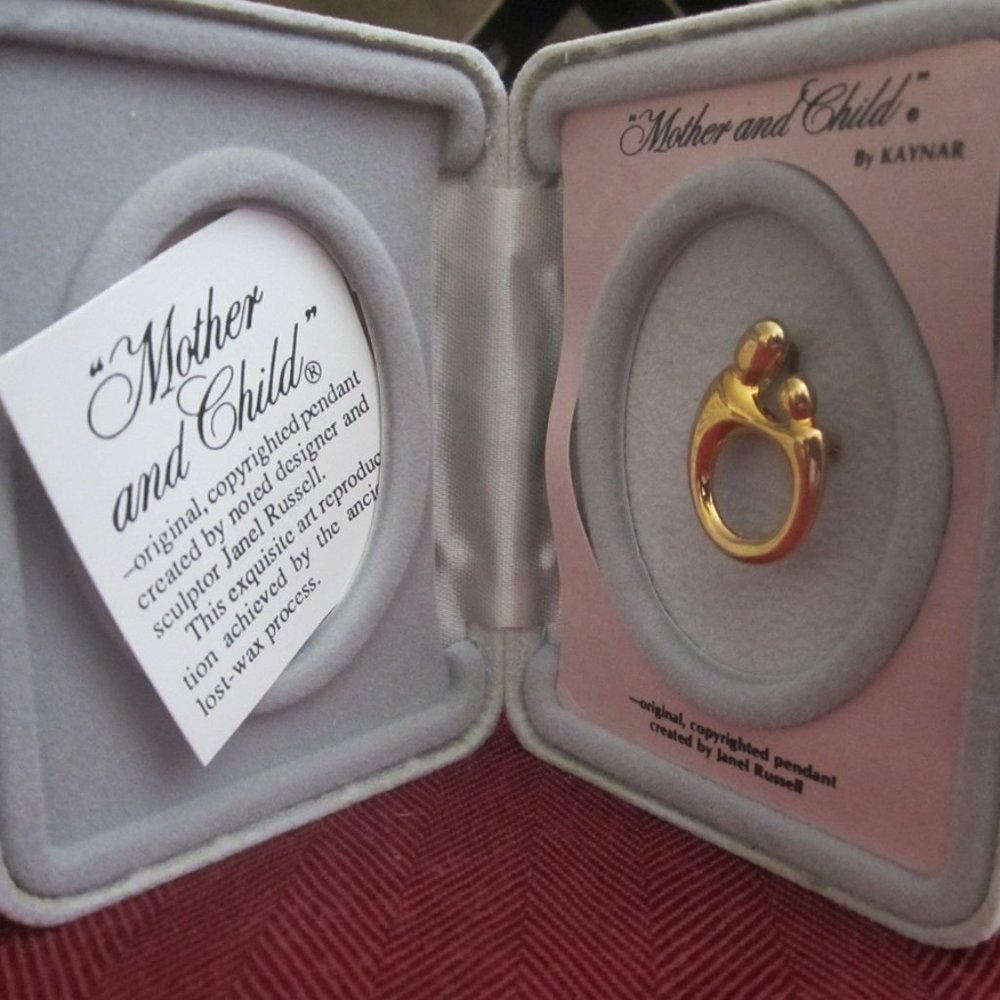 Mother & Child 14KT Colectible Pendant (Vintage)